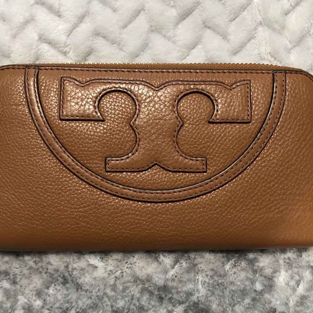 Tory Burch zip wallet